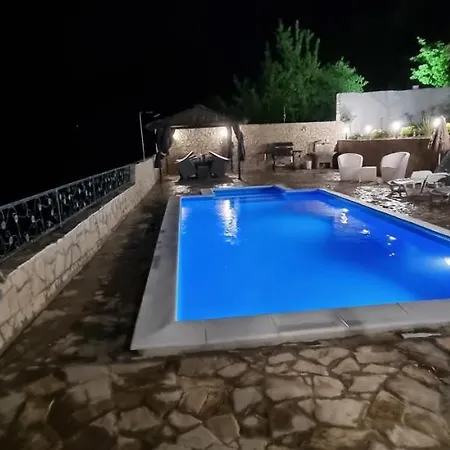 Elma Villa