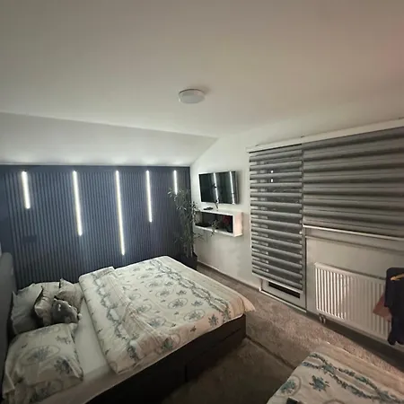 Elma Villa *